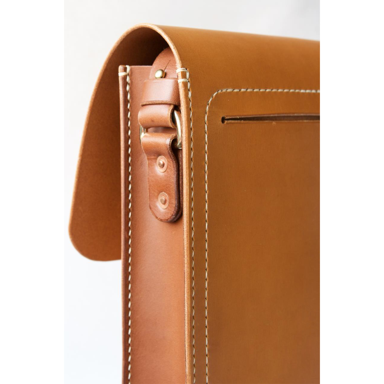 leather messenger bag with strap and dring closure side detail
